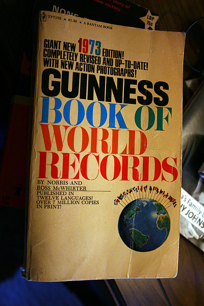 Eine Ausgabe des Guinness Buch der Weltrekorde